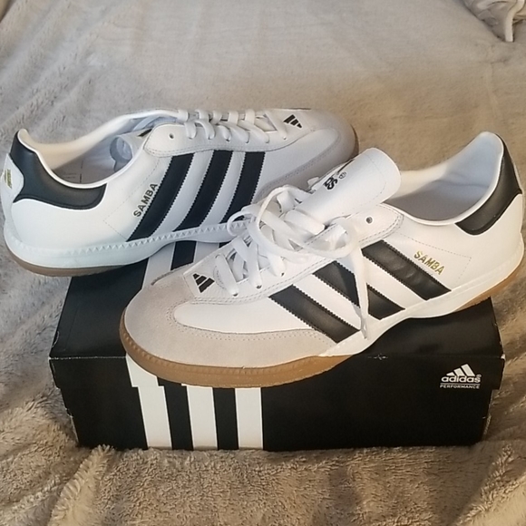 Sneakers - Picture 2 of 6